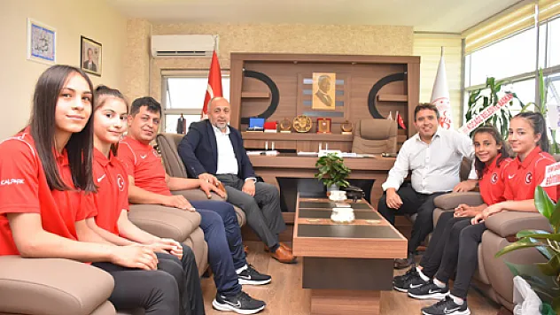 Altın Kızlardan Kasapoğlu’na ziyaret