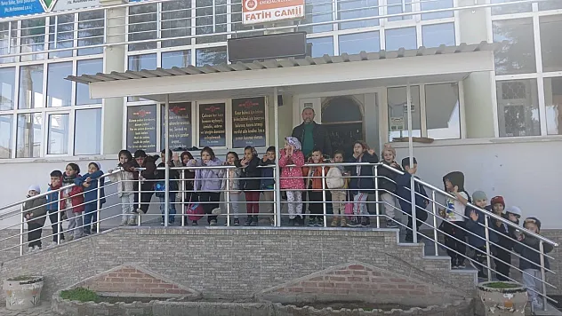 Anaokulu Öğrencileri Fatih Camii'ni Ziyaret Etti