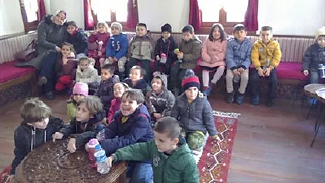 Anaokulu öğrencileri tarihi mekânları gezdi