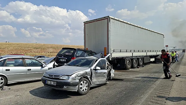 Anız Yangını Kazaya Neden Oldu: 13 Araç Birbirine Girdi