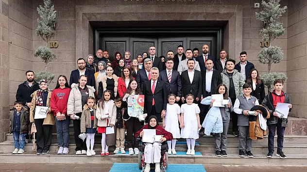 Anlamlı Günde Öğrencilere Hediyeleri Verildi