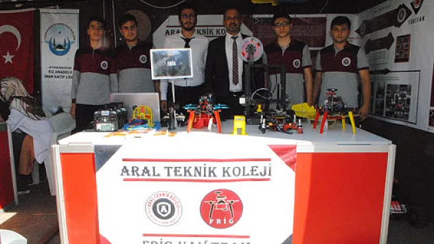 Aral Koleji'nin başarılı projeleri kitap fuarında anlatılıyor
