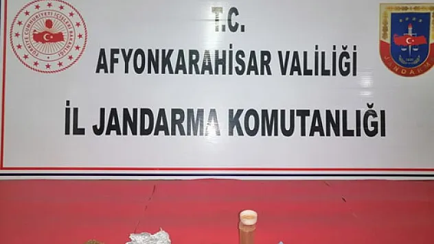 Aranan kişi uyuşturucu madde ile yakalandı
