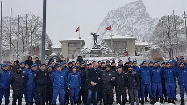 Asker ve polis kol kola