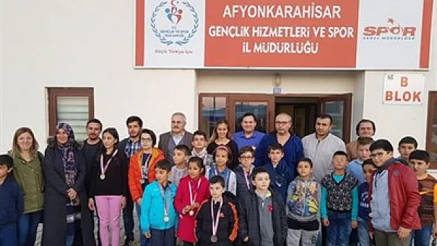 Atatürk hatırasına satranç oynadılar – Kocatepe Gazetesi