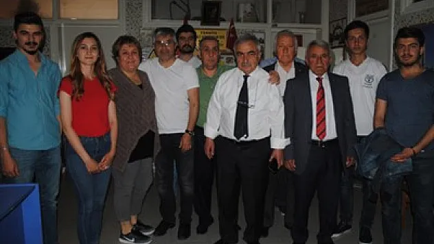 Atatürk seni sevmek milli ibadet
