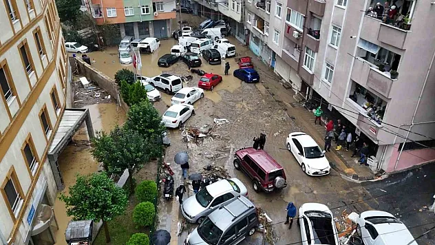 Ayazağa'da Sel Felaketi: 55 Araç Ters Döndü
