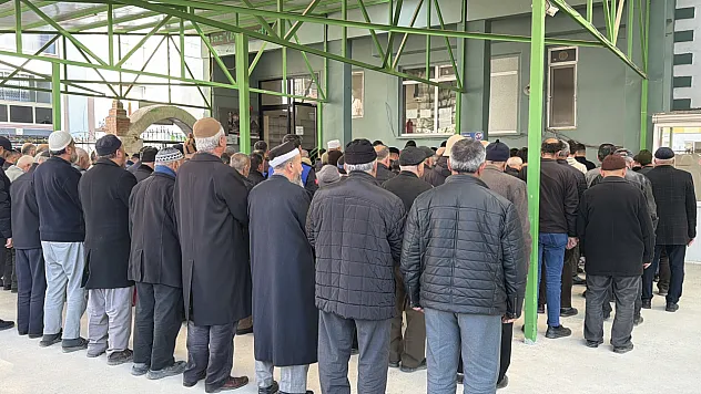 Babasının Öldürdüğü 13 Yaşındaki Kız Toprağa Verildi