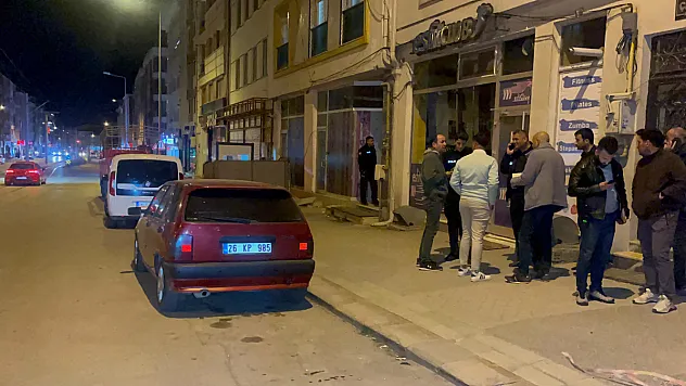 Babasının Yerine Beklediği Bekçi Kulübesinde Husumetlilerinin Saldırısına Uğradı