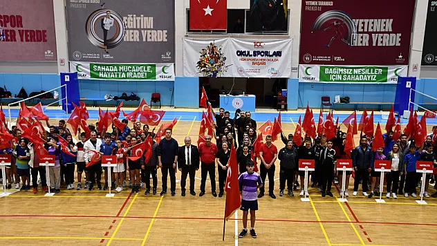Badminton Yıldızlar Grup Müsabakaları Afyon'da Başladı