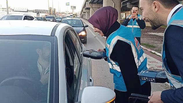 Bakan Afyon'da İftarlık Dağıttı