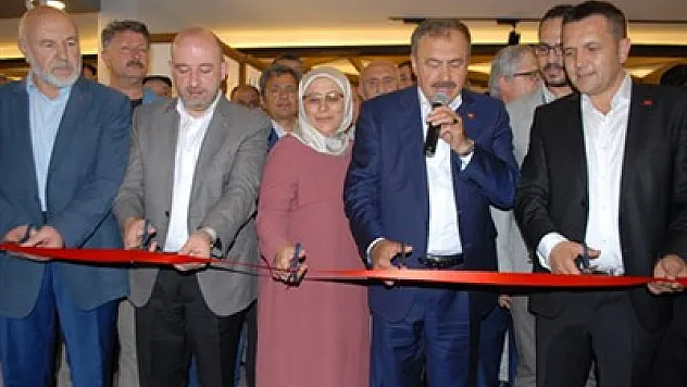 Bakan Eroğlu Yörükler Mobilya'nın açılışına katıldı