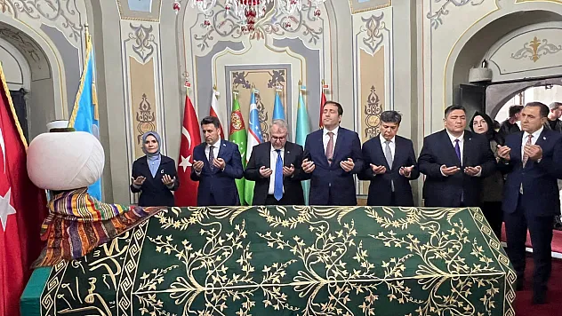 Bakan Göktaş, Ertuğrul Gazi Türbesi'ni Ziyaret Etti