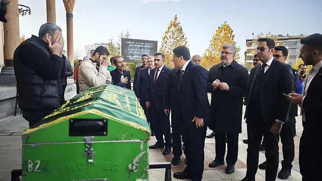Bakan Tunç Afyon'da Cenaze Namazına Katıldı