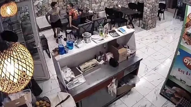 Balıkesir'de Meydana Gelen 6,1'lik Deprem Anı Hisarcık'ta Kameralara Böyle Yansıdı