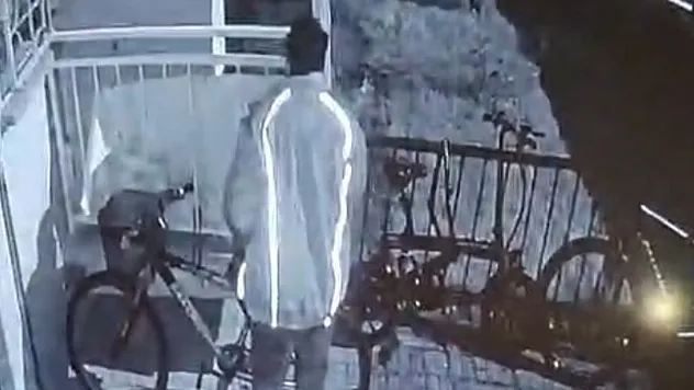 Balkondaki Motosiklet Ekipmanlarını Çaldı