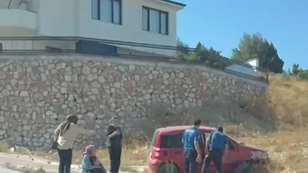 Bariyerlere Çarpan Otomobil Sürücüsü Yaralandı