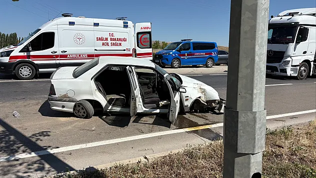 Bariyerlere Çarptı: 6 Kişi Yaralandı