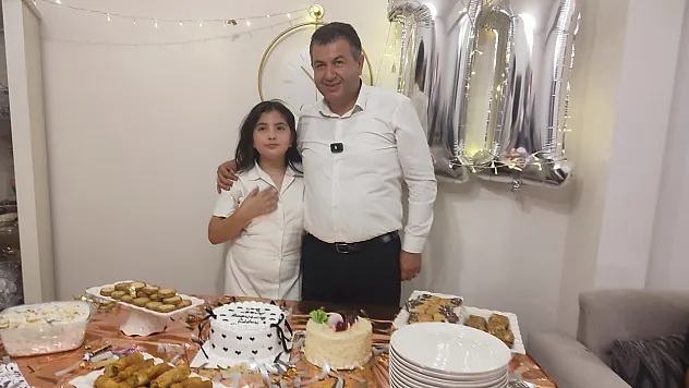 Başkan Akel'den Minik Buğlem'e Doğum Günü Sürprizi