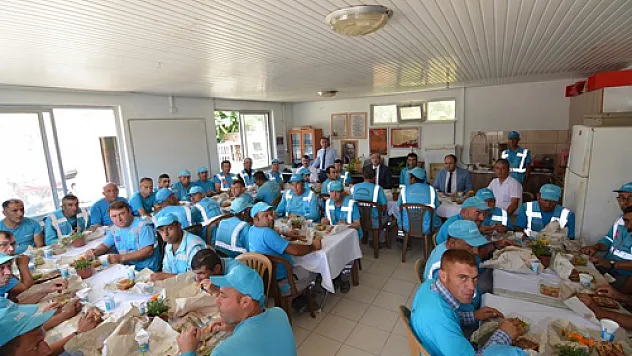 Başkan Çöl, Belediye çalışanlarıyla öğle yemeği yedi