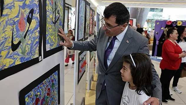 Başkan Eyüp Kahveci, Minik Sanatçıların Ebru Sergisine Katıldı