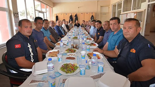Başkan Mustafa Çöl, itfaiye  çalışanlarıyla bir araya geldi