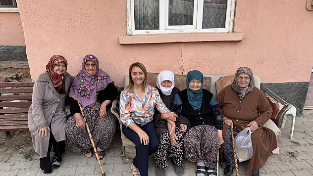 Başkan Tekin'den Kadınlara Çat Kapı Ziyaret