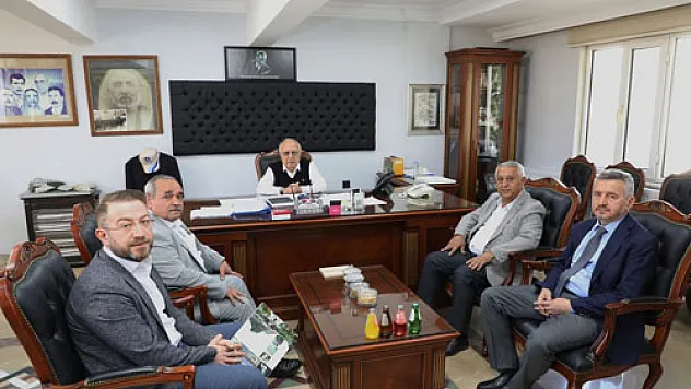 Başkan Zeybek, iş insanı  Demirel’i ziyaret etti