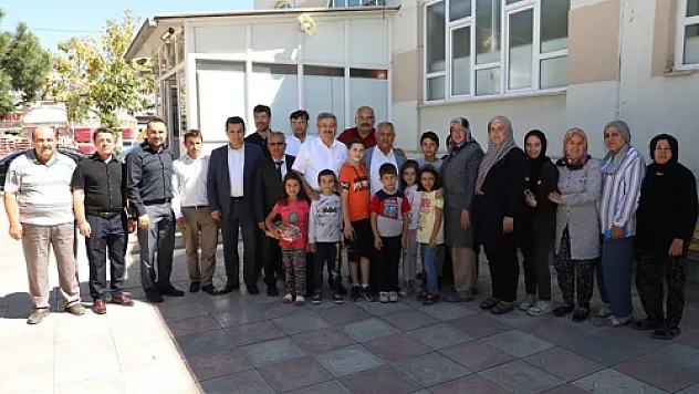 Başkan Zeybek, mahalle ziyaretlerine devam ediyor