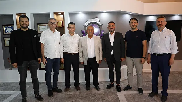Başkan Zeybek ve Karadeniz iş insanlarıyla istişare ettiler