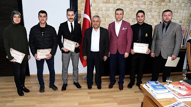 Başkan Zeybek'ten Akar ve ekibine belgeli teşekkür