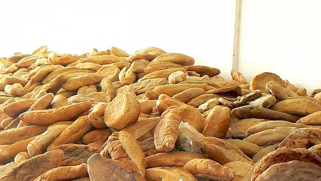 Bayat Ekmekle Sofraları Şenlendirin İsrafı Önleyin!