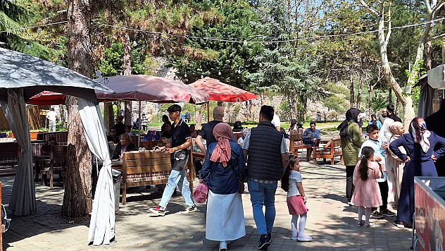 Bayramda Binlerce Ziyaretçi Tarihi Yerlere Akın Etti