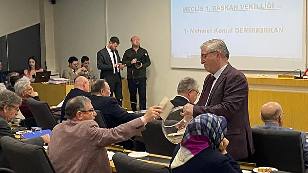 Belediye'de Komisyon Üyeleri Yeniden Belirlendi