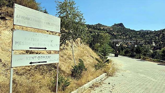 Belediye'den Atatürk Parkı'na Kilit. Pırıl Pırılken Çürümeye Terk Edildi