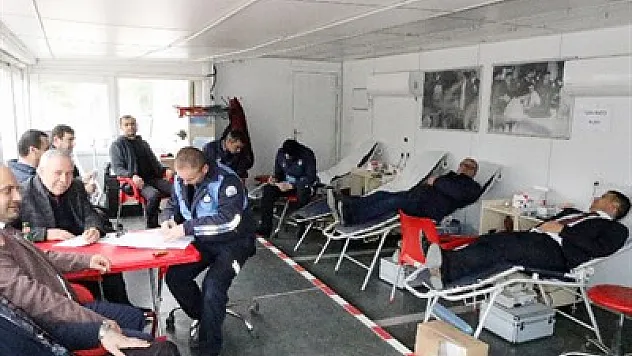 Belediye personeli Mehmetçik için kan bağışladı