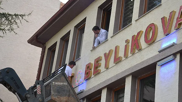 Beylikova Belediyesi Tabelasına ‘T.C.’ İbaresi Eklendi