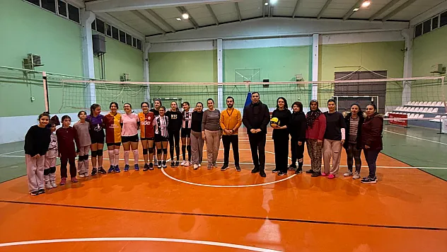 Beylikova'da 'Anne-Kız Voleybol Turnuvası' Büyük İlgi Gördü