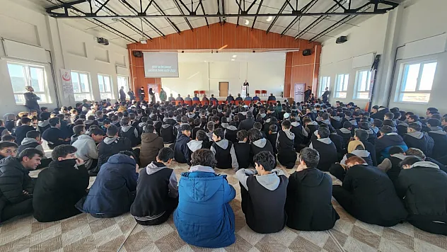 Bilal Erdoğan, Kütahya'da Öğrencilerle Buluştu