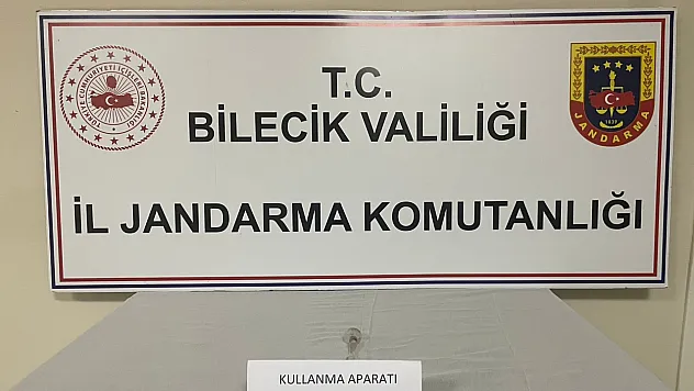 Bilecik'te 'Dur' İhtarına Uymayan Araçtan Uyuşturucu Kullanma Aparatı Çıktı