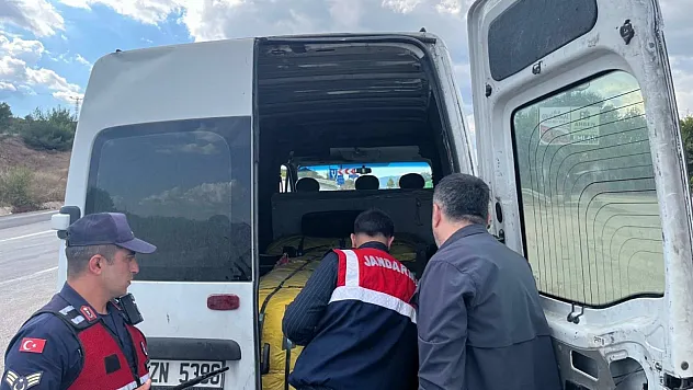 Bilecik'te Düzensiz Göç Uygulamasında 3 Aranan Şahıs Yakalandı