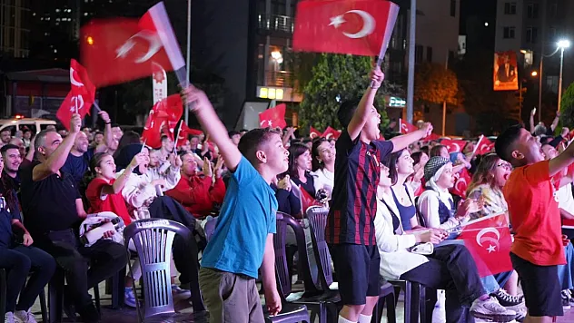 Bilecik'te Final Heyecanı Cumhuriyet Meydanı'nda Yaşandı
