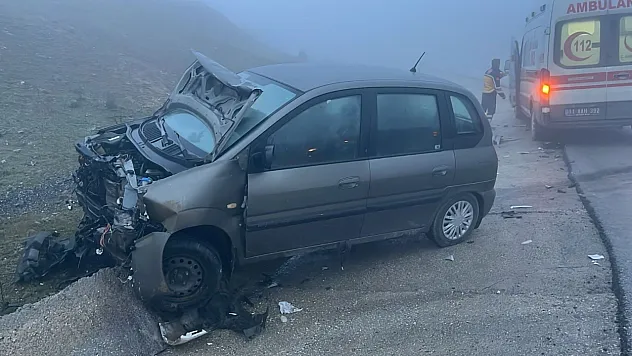 Bilecik'te İki Araç Kafa Kafaya Çarpıştı