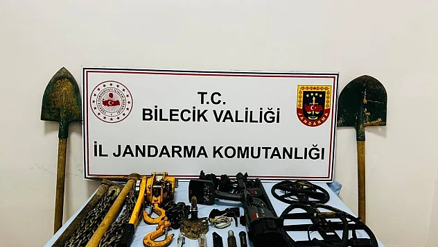 Bilecik'te Kaçak Kazı Operasyonunda 5 Kişi Suçüstü Yakalandı