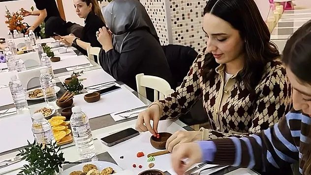 Bilecik'te Polis Eşlerinden Dayanışma Dolu Mum Atölyesi