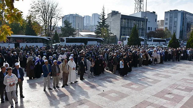 Bilecik'ten 305 Umreci Dualarla Kutsal Topraklara Uğurlandı
