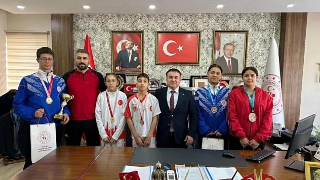 Bilecikli Kick Boks Sporcularını Makamında Ağırladı