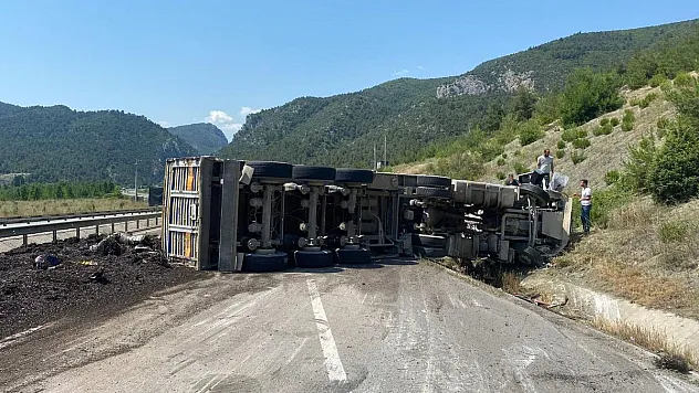 Bilecik’te devrilen tırın sürücüsü yaralandı