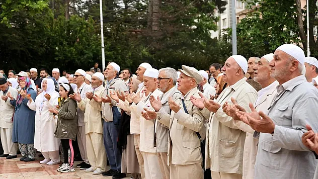 Bilecik’te hacı adayları dualarla uğurladı