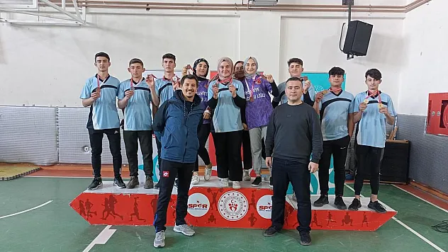 Bileklerinin gücüyle en çok madalyayı toplayan okul oldular